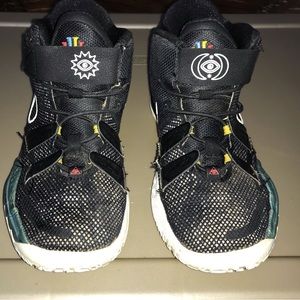 Nike Kyrie youth size 2.5